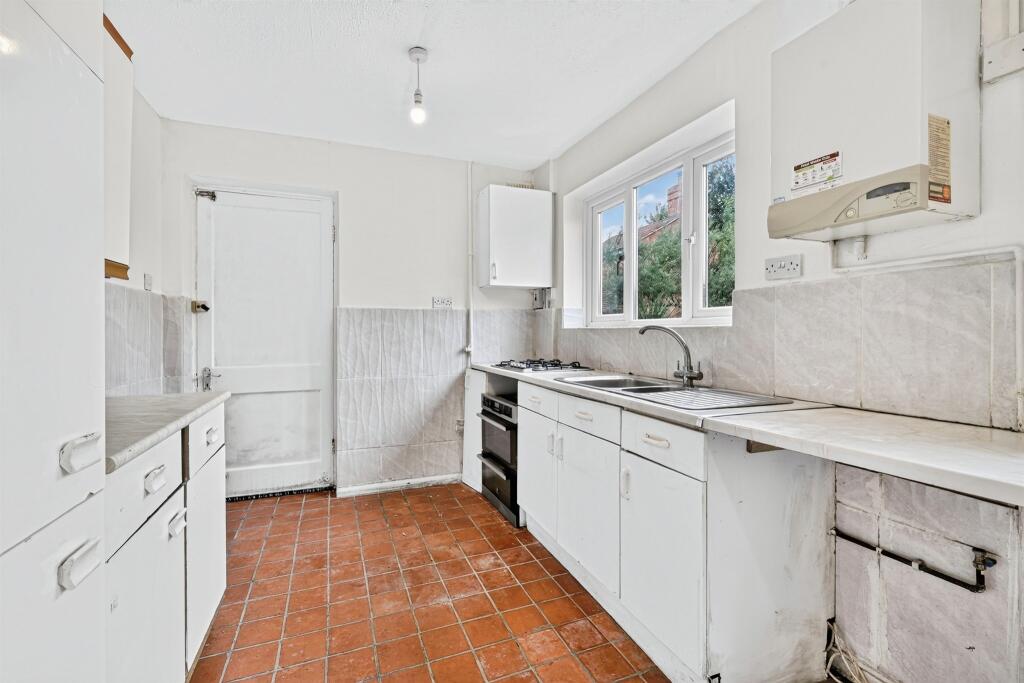 House in Northampton, Sunnyside, Kingsthorpe - More
