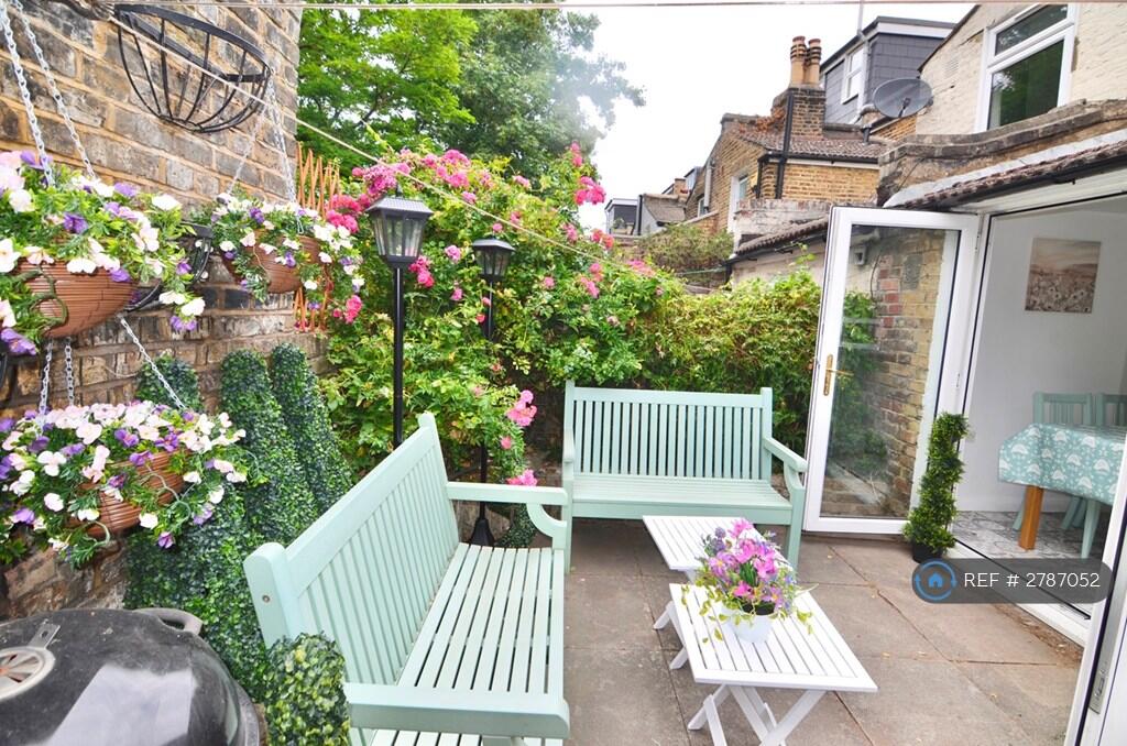 Main image of property: Graveney Road, London, SW17