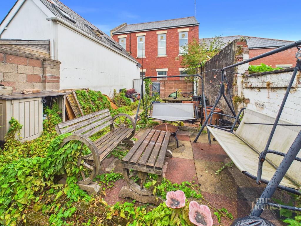 House in Cardiff, Grangetown - More
