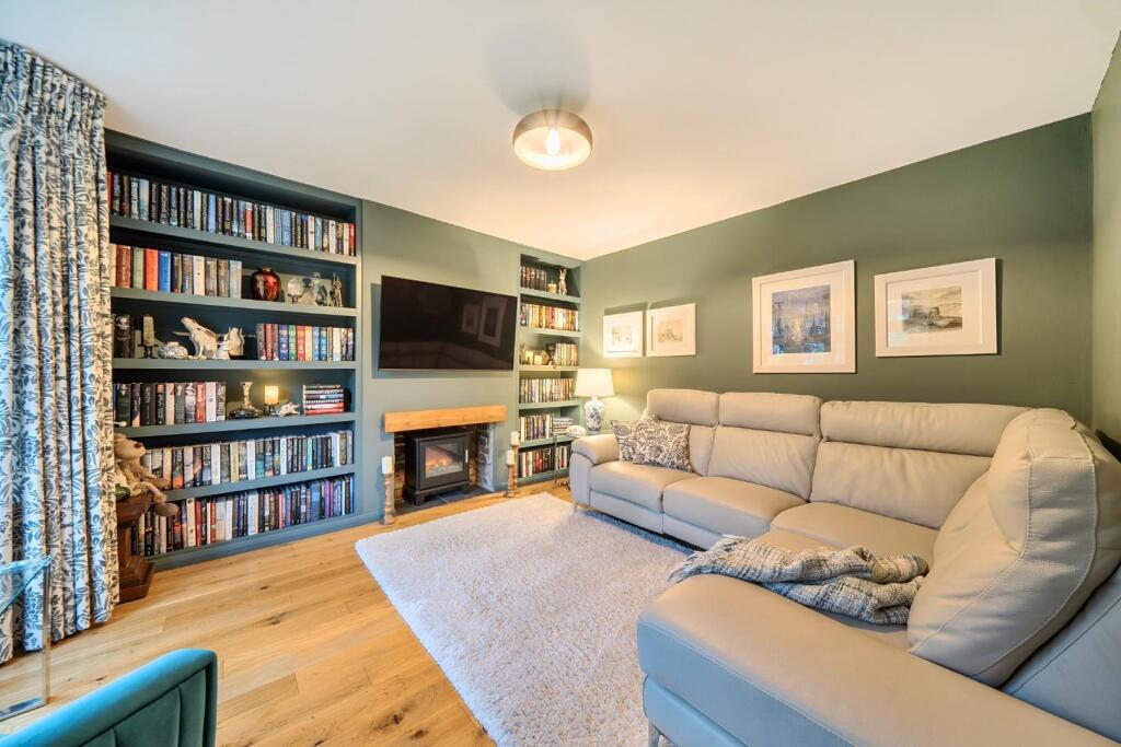 Manor Close, Havant photo 3