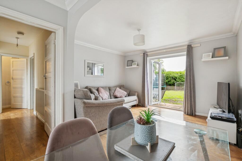 House in Welwyn Hatfield, Hertfordshire - View 4