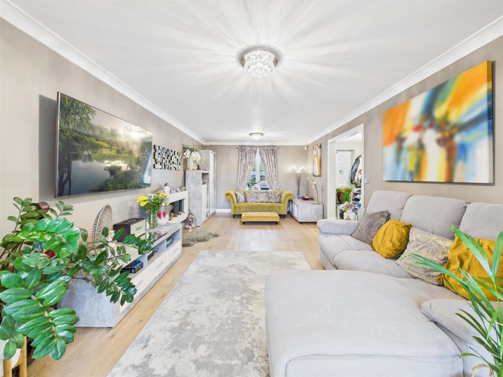 House in Aylesbury, Buckingham Park - View 3