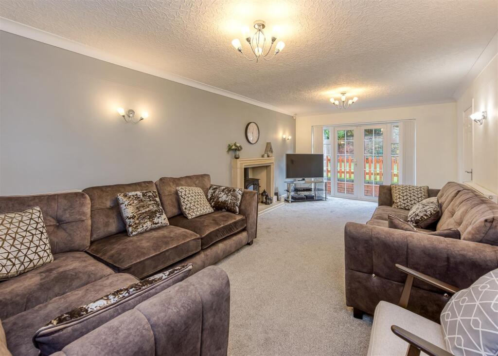 6 Redmoor Gardens, Wolverhampton photo 3