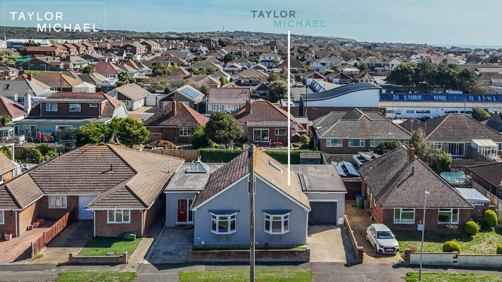 Cavell Avenue, Peacehaven photo 2