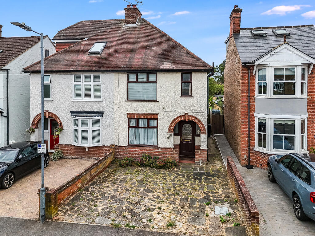3-bed semi-detached on Swiss Avenue, Chelmsford, £450,000