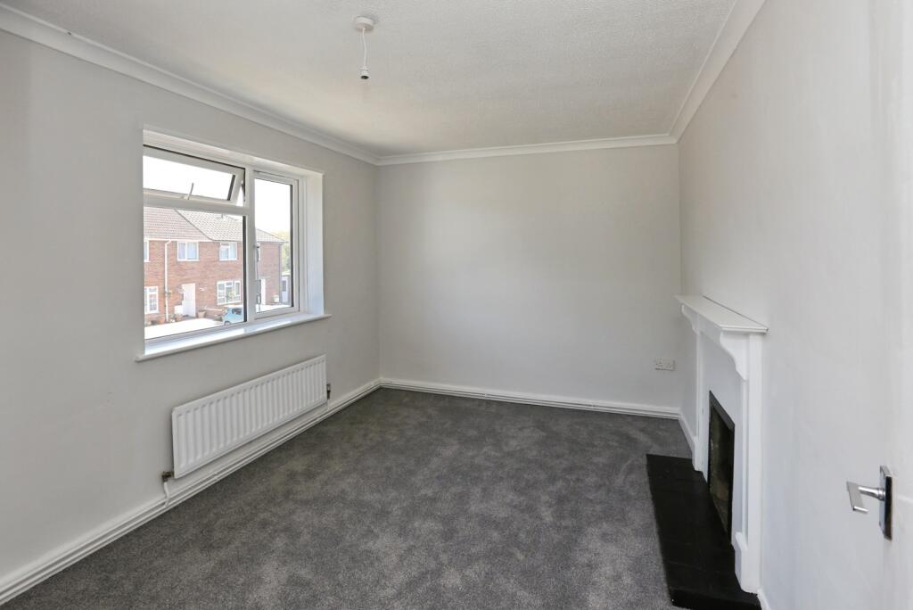 Apartment in Southampton, Millbrook - View 3