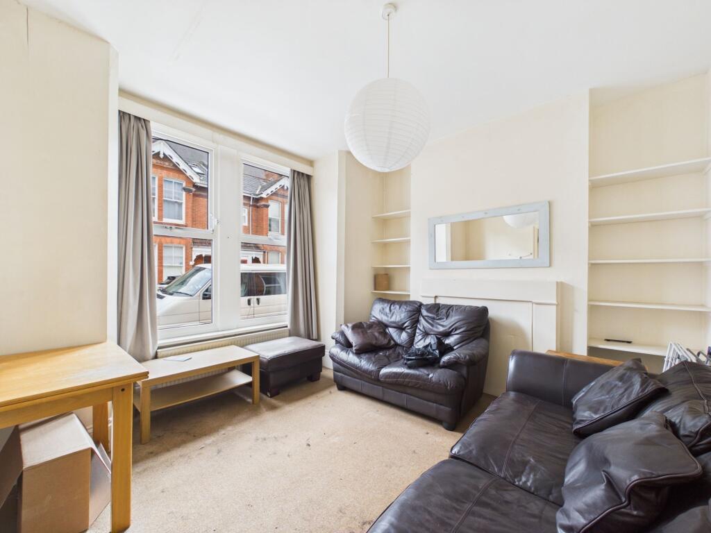 5 bedroom terraced house for rent