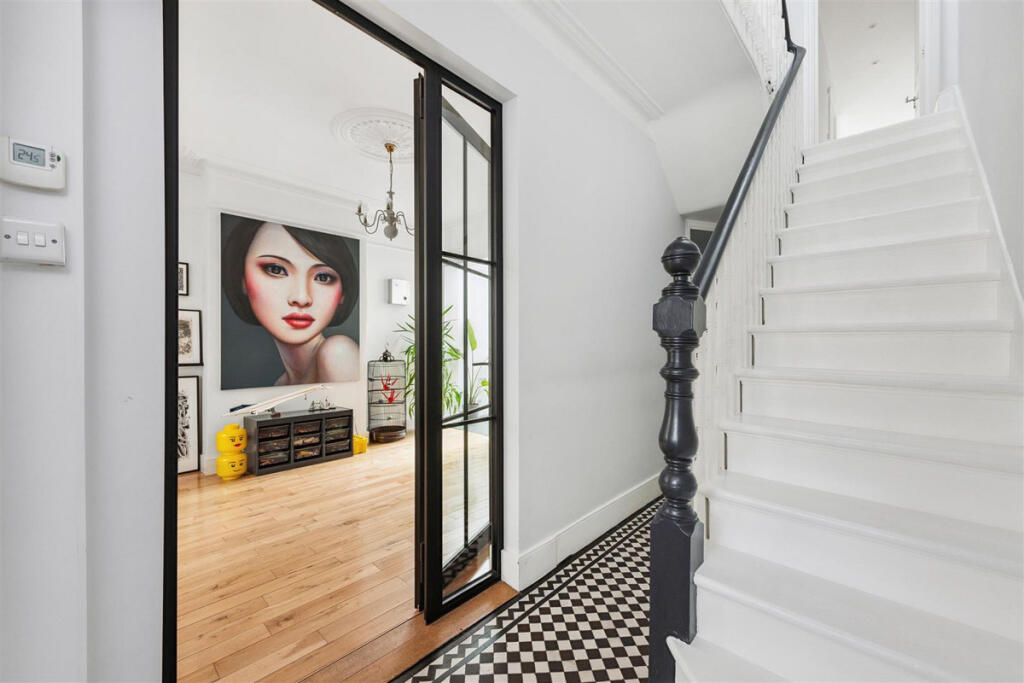 House in London, Brondesbury Park, Queen's Park - View 4