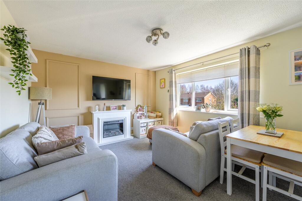 Apartment in Wolverhampton, Pendeford - View 5