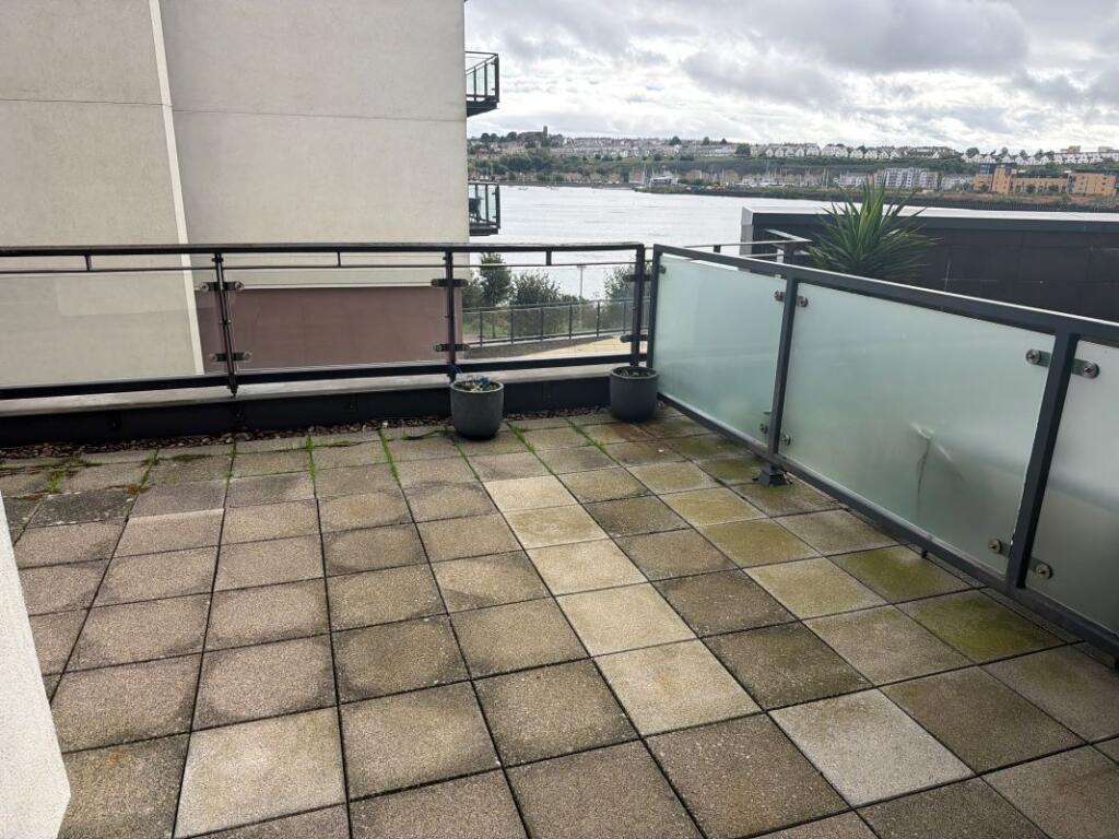 Apartment in Cardiff, Grangetown - View 3