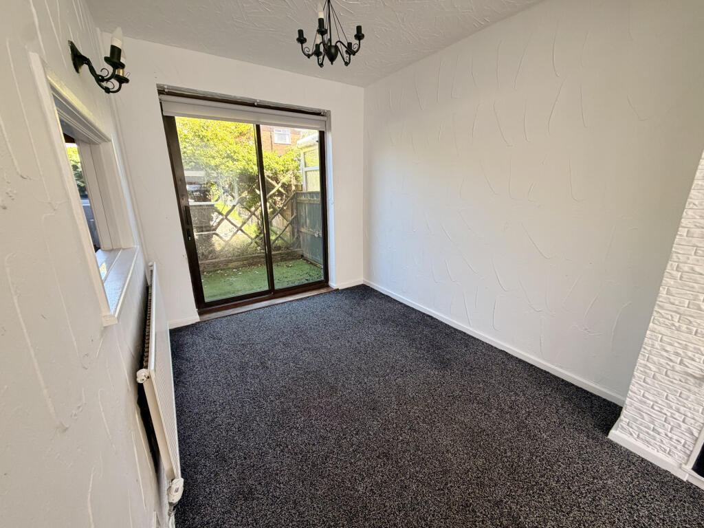 Brough Avenue,  Bispham, FY2 photo 4