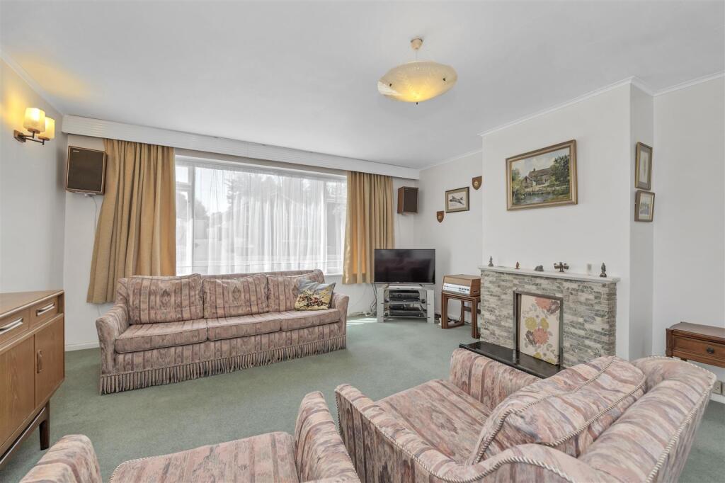 Rembrandt Way, Bury St. Edmunds photo 4
