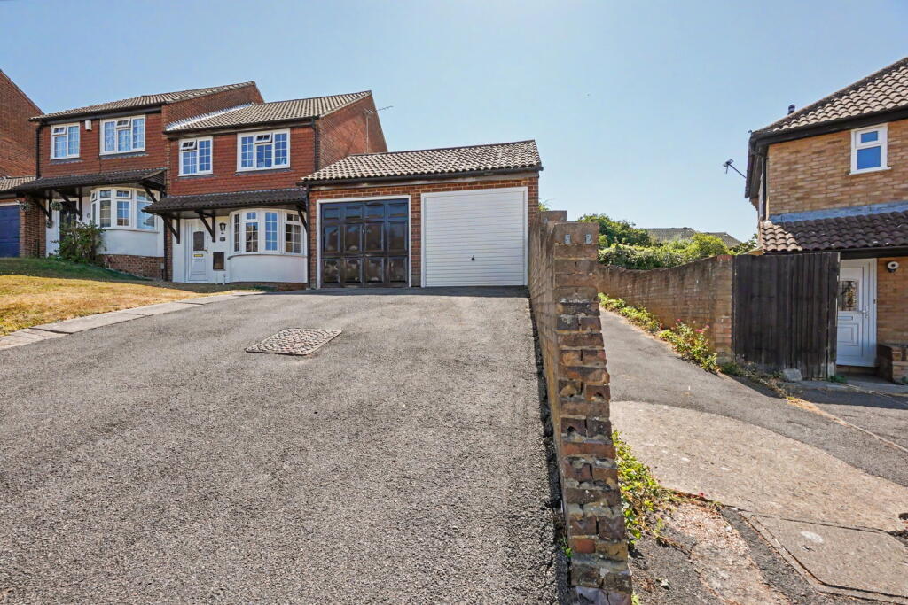 House in Chatham, Medway - View 3