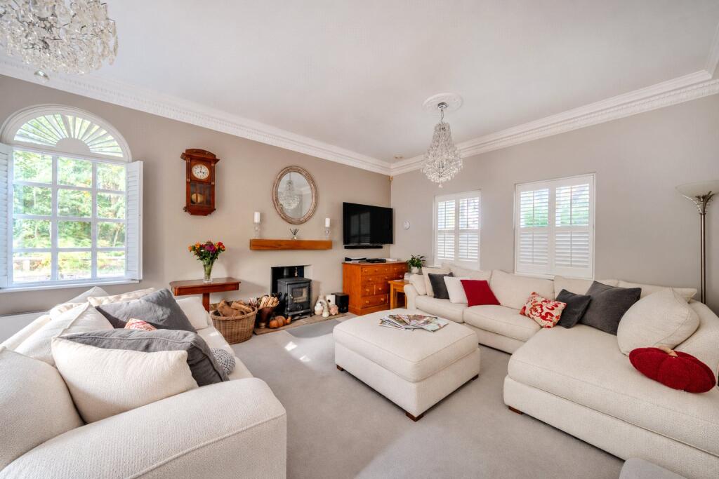 Mallards Way, Lightwater, Surrey, GU18 photo 4
