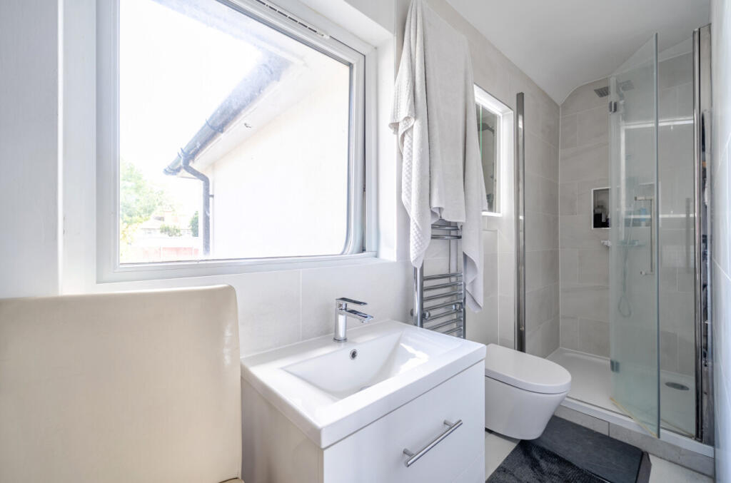 House in Guildford - View 4