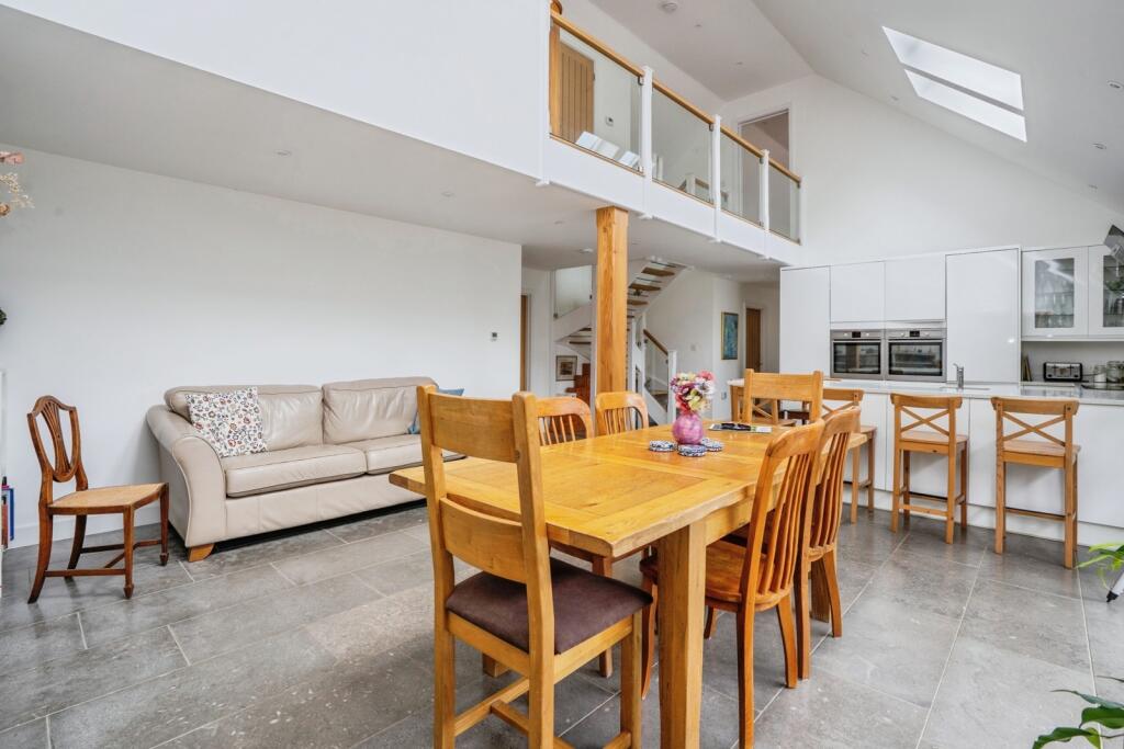 House in Portsmouth - View 5
