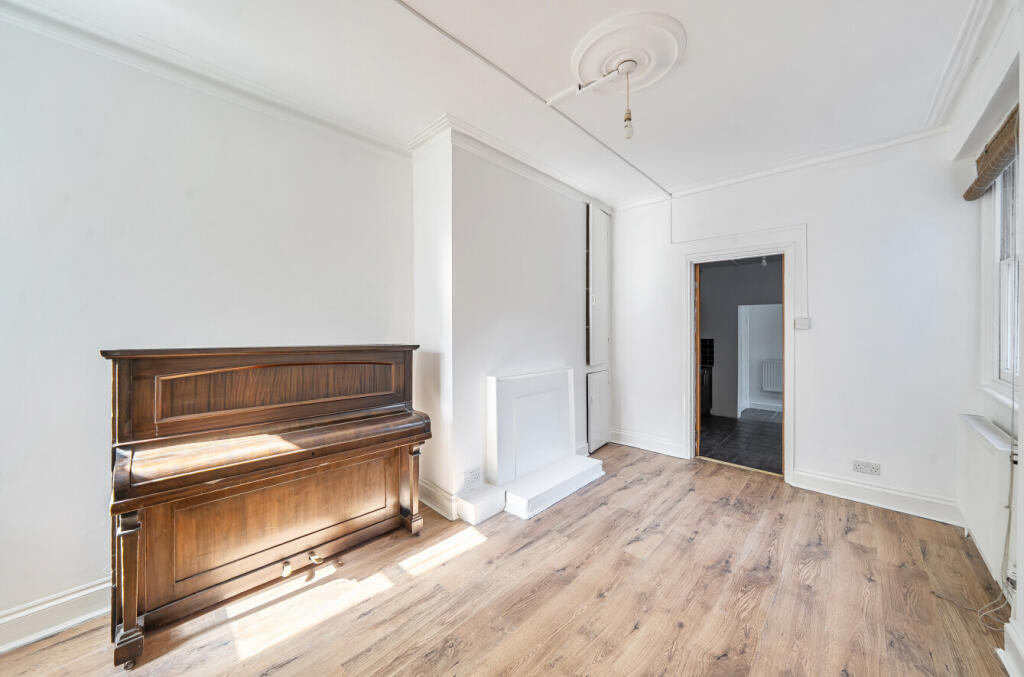 Apartment in London - More