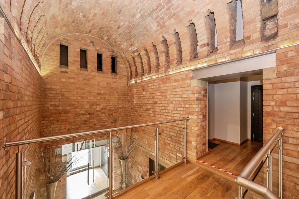 Apartment in Lichfield, The Shires Industrial Estate - View 2