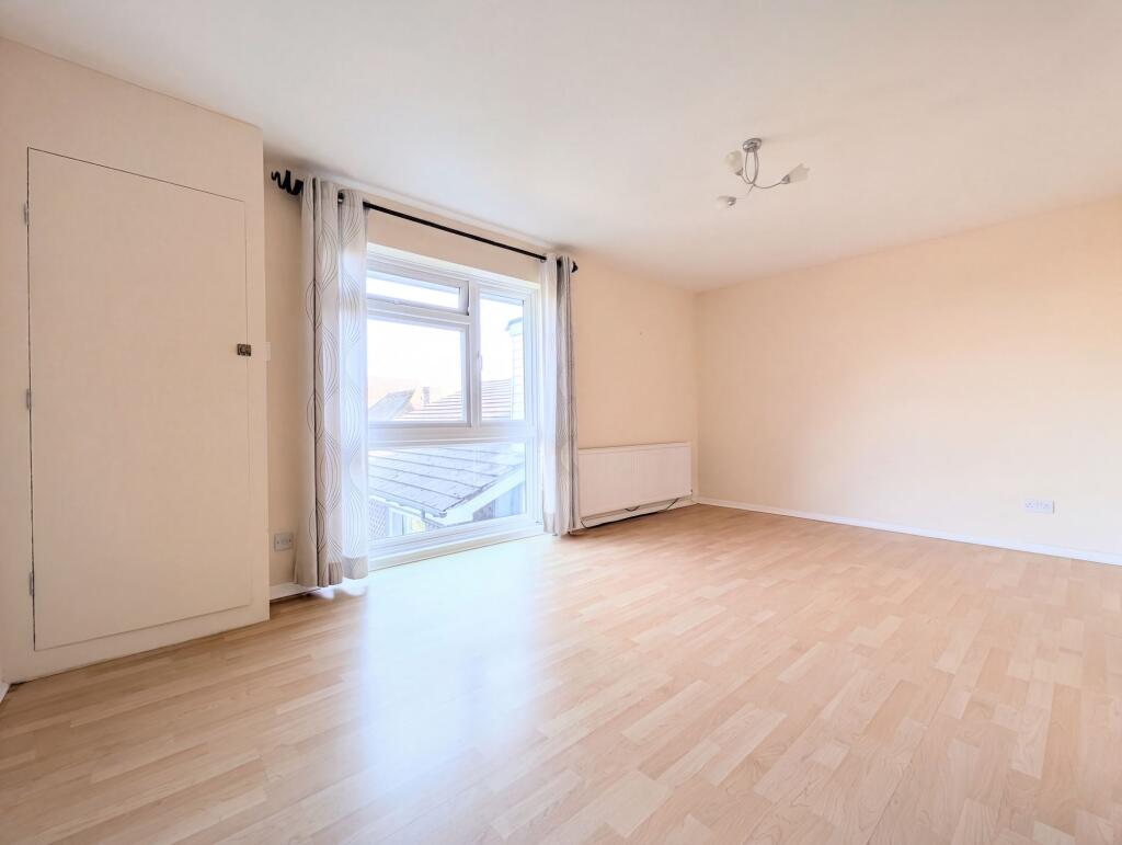 Apartment in Redhill - View 3