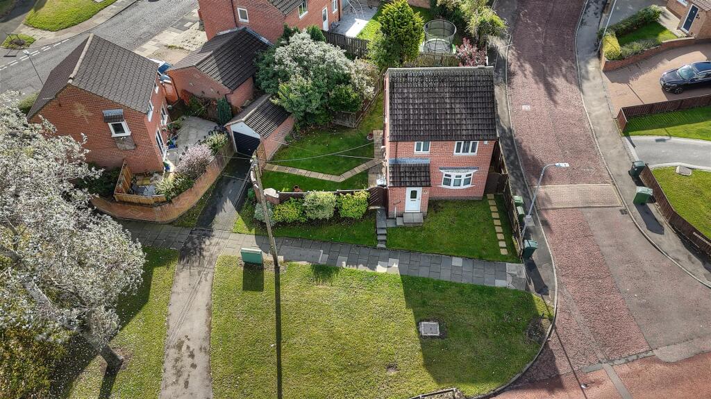 3-bed detached on Balmoral Way, Gateshead, £195,000