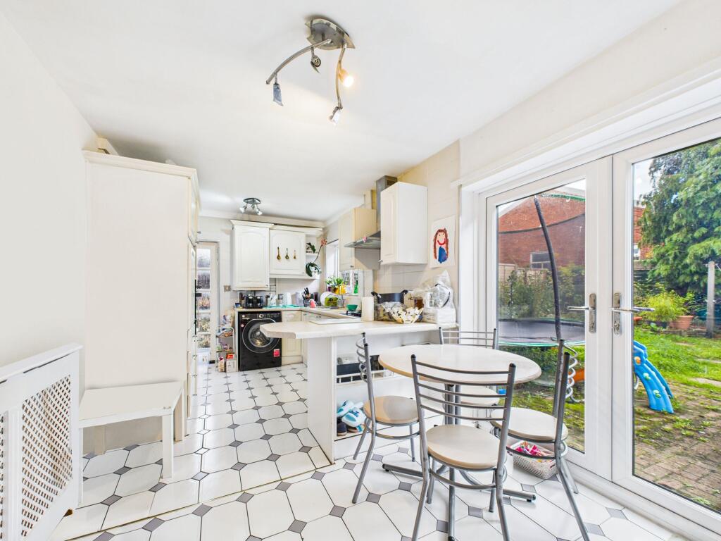 Longshaw Drive, Worsley, M28 photo 3