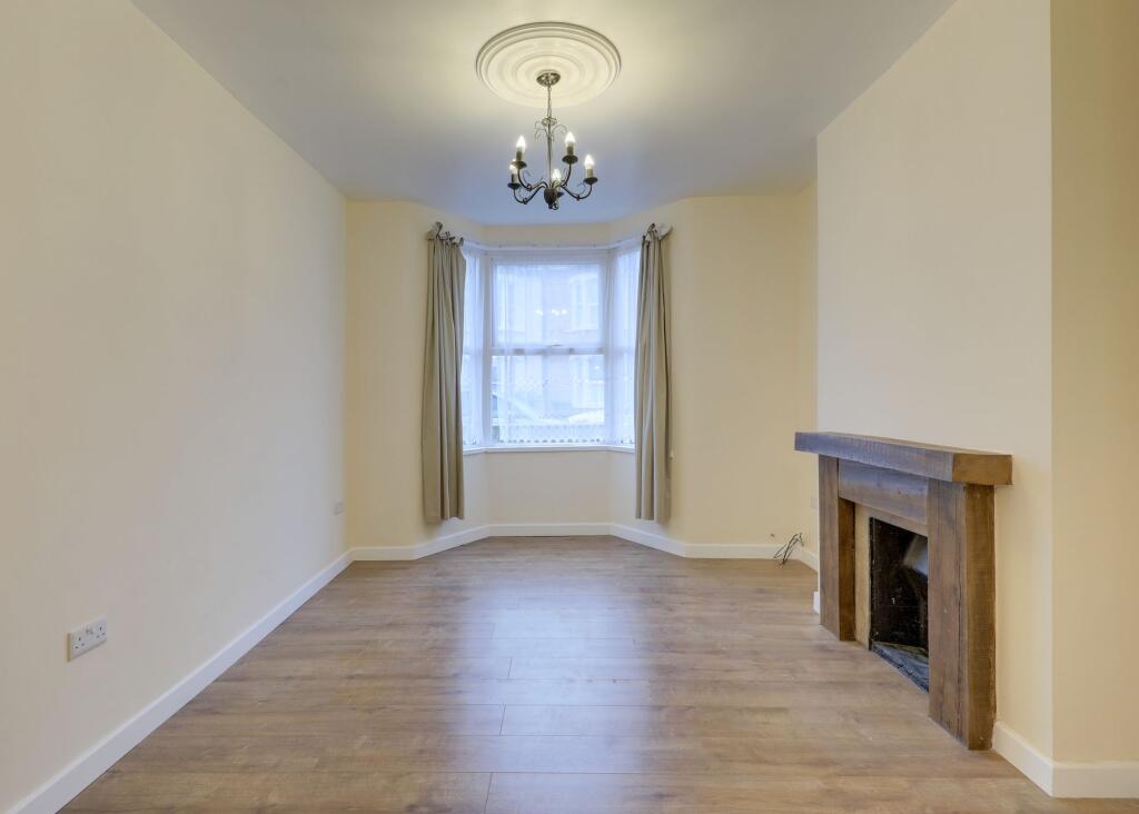House in London, Cordwell Estate, Hither Green - View 3