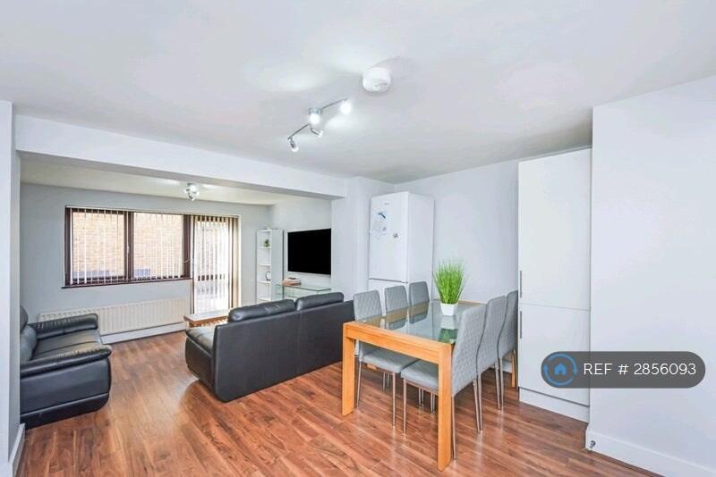 6 bedroom terraced house for rent