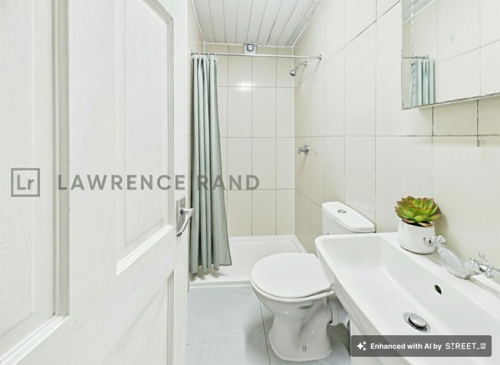 Apartment in Southall - View 3