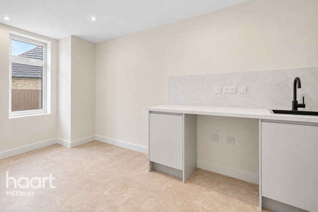 House in Gillingham, Sally Port Gardens - View 5
