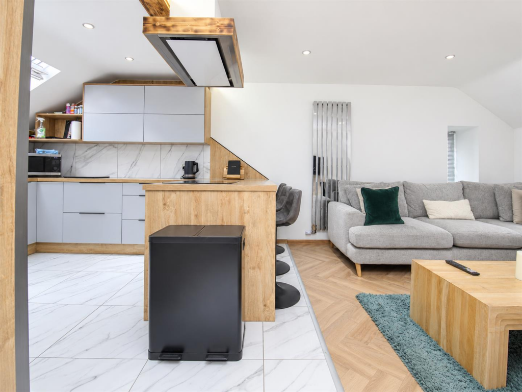 Apartment in Northampton - View 4