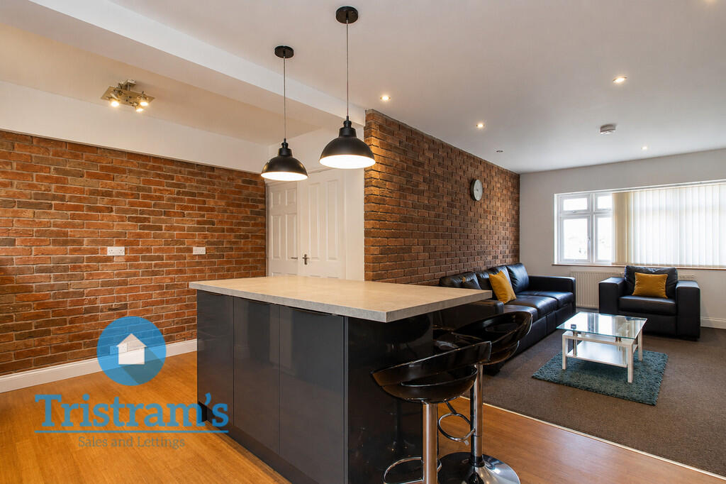 East Crescent, Beeston - More