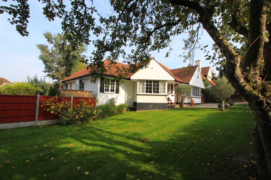 3-bed detached on South Weald Road, Homesteads Private Estate, £1,000,000