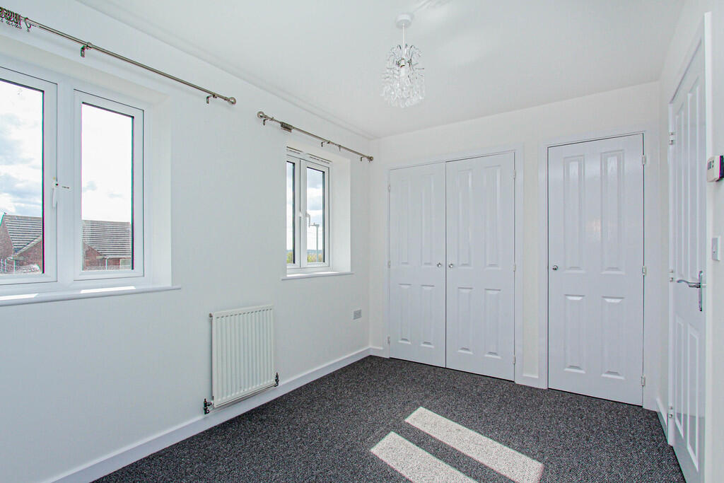 House in Irthlingborough, North Northamptonshire - More