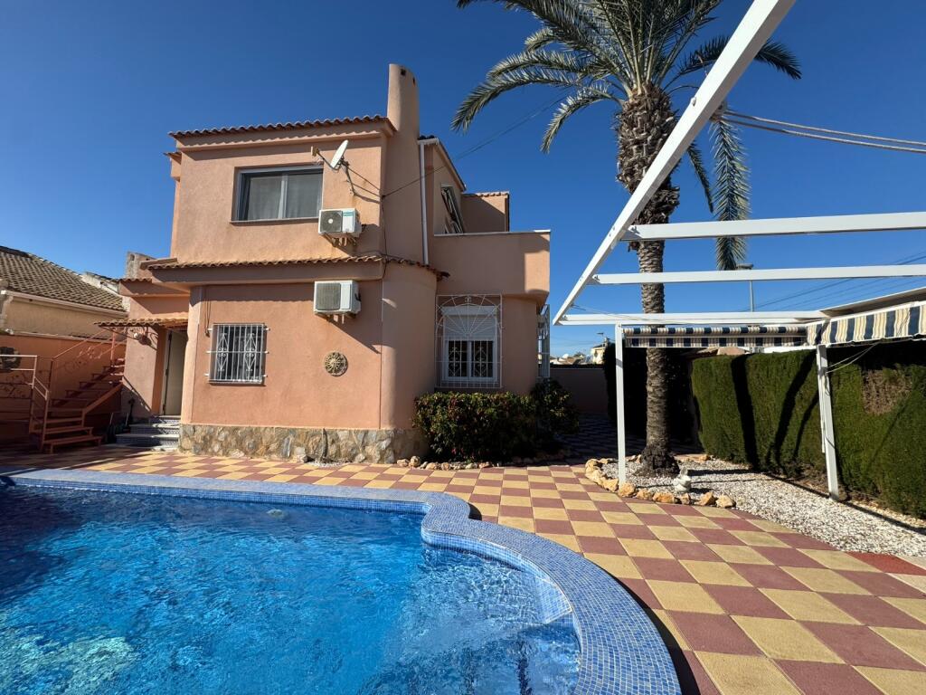 Main image of property: Valencia, Alicante, Mil Palmeras
