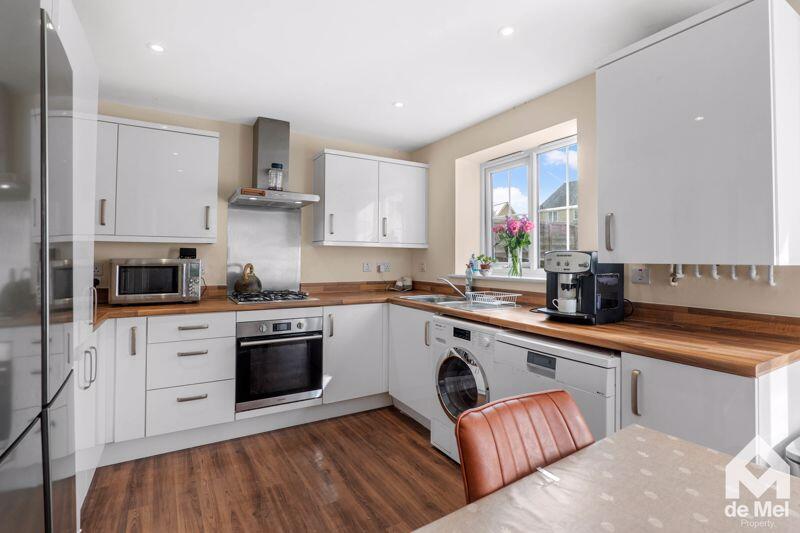 Mirabelle Road, Bishops Cleeve, Cheltenham, GL52 photo 2