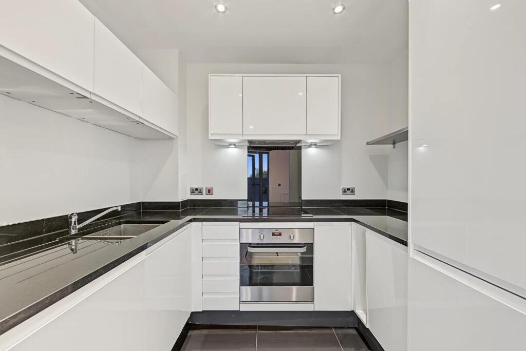 Apartment in London - View 5