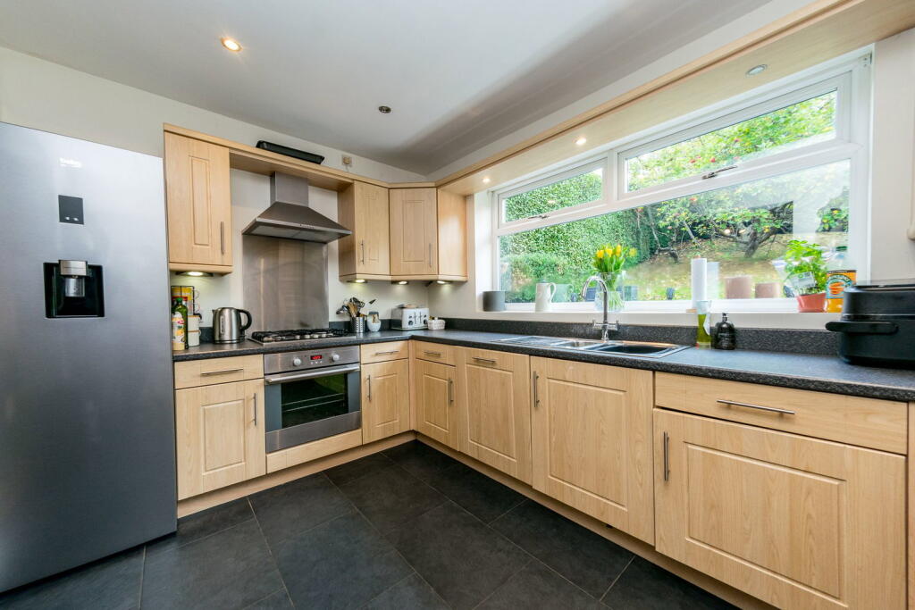 School Hill, Kirkburton, Huddersfield, HD8 photo 4
