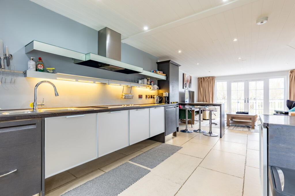 Isis lake,Isis & Windrush Lakes,Cirencester,Gloucestershire,GL7 5TL photo 4