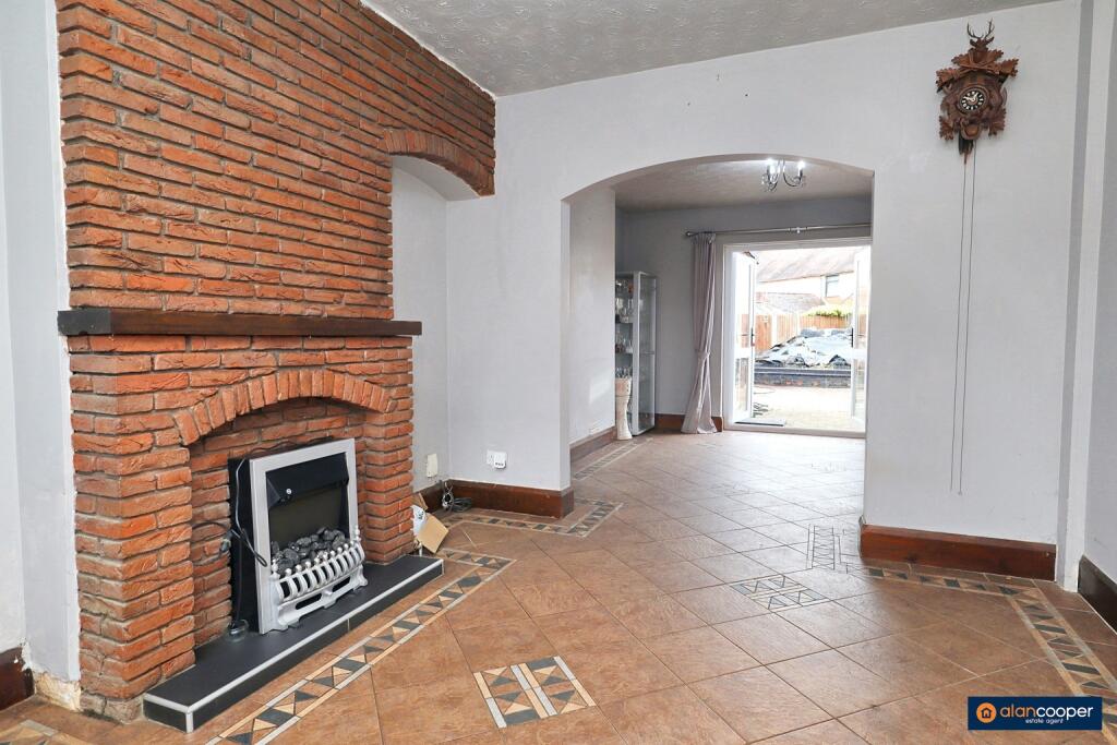 House in Nuneaton and Bedworth, Warwickshire - View 4