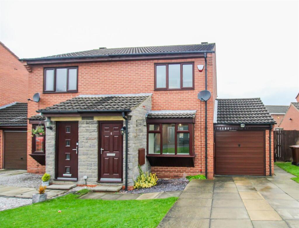 Main image of property: The Hawthorns, Ossett