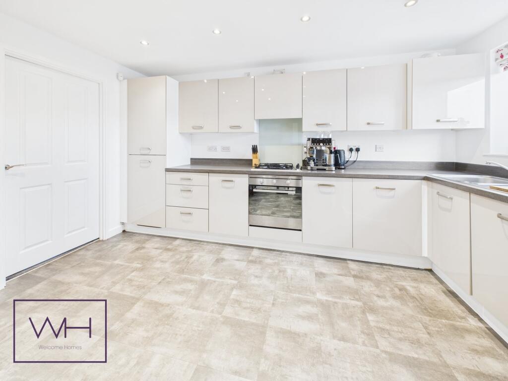 25, Parkway , Thurnscoe, Rotherham  photo 3