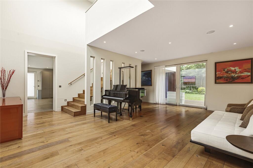 House in Twickenham - More