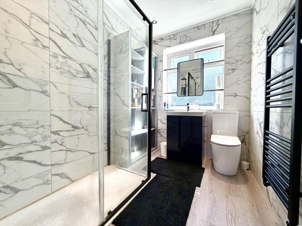House in Kingston upon Thames - View 4