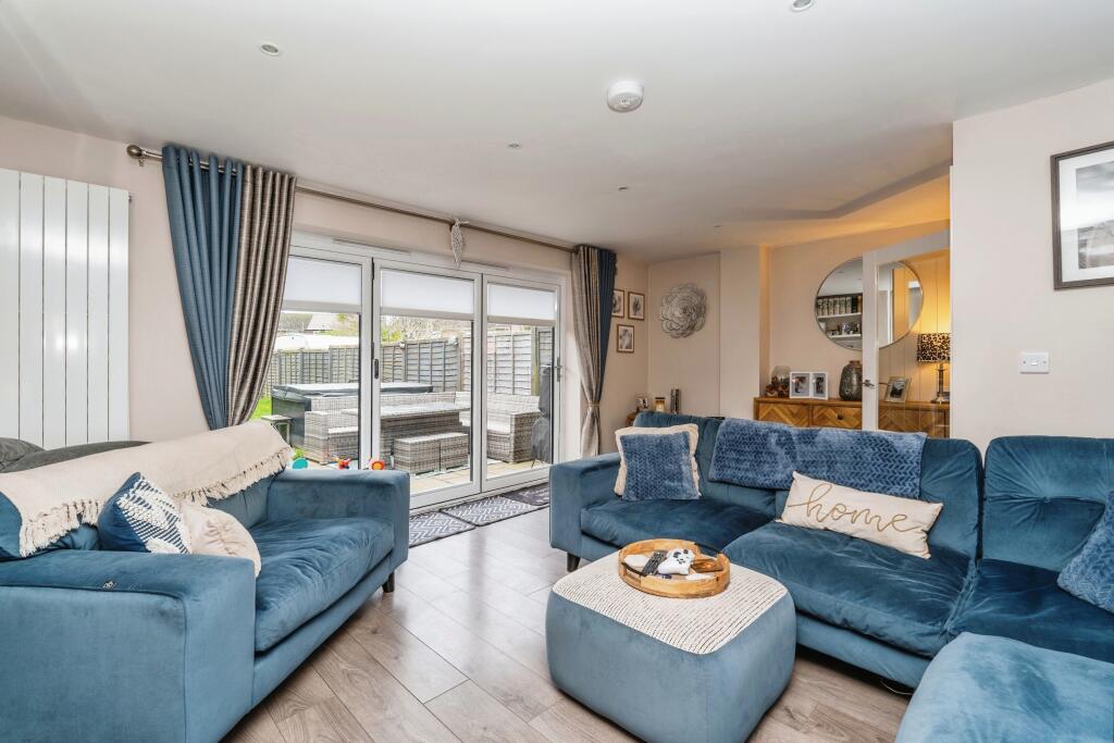Burbush Close, Holbury, Southampton, Hampshire, SO45 photo 2