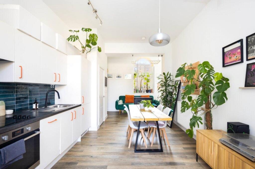 Apartment in London, St Clements, Bow - View 2