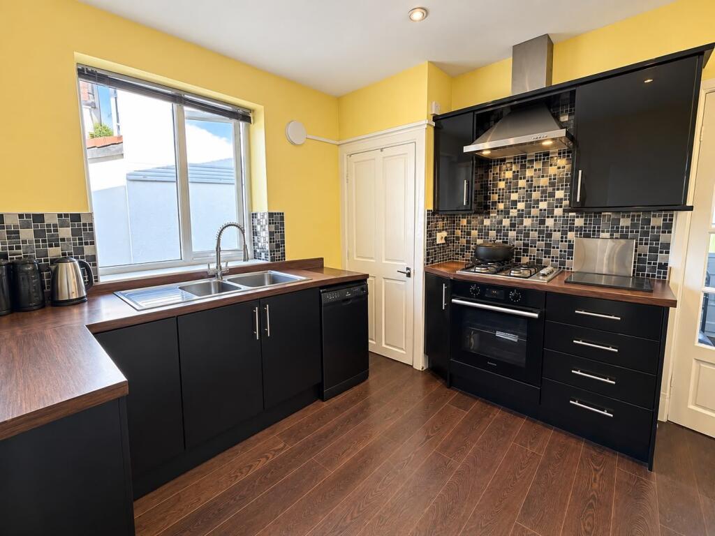 House in Bradford, Fairweather Green, Scholemoor - View 5