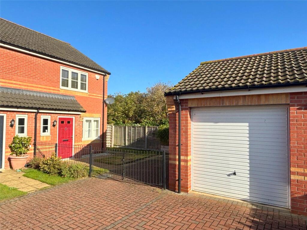 2-bed semi-detached on Finch Drive, Sleaford, Lincolnshire, NG34, £179,950