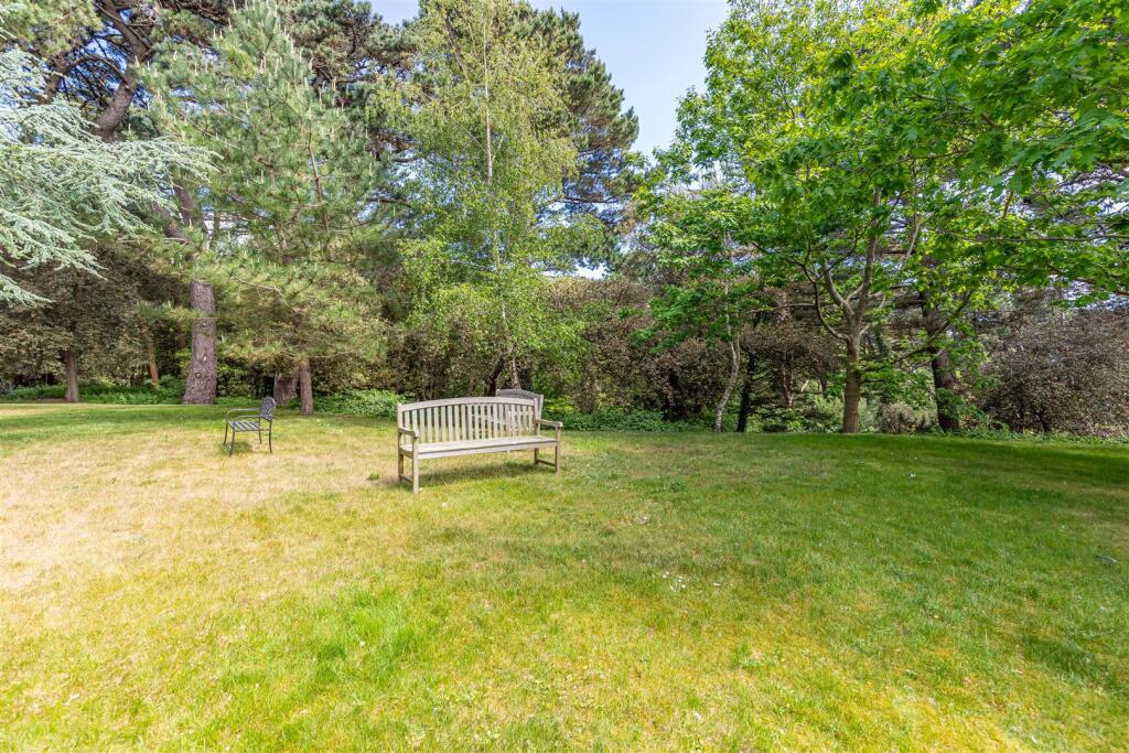 Additional image 26 of Immaculate, 2 bed in Block 'D', Keverstone Court,