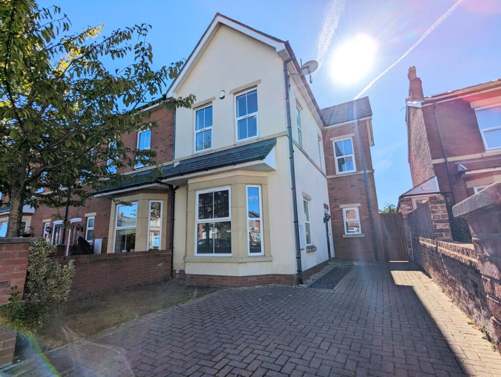 Main image of property: To Let - Hampton Road, Southport, Merseyside, PR8 - Two Bed Semi