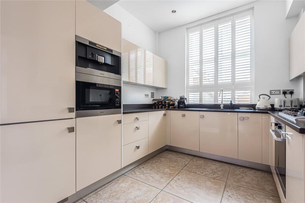 Apartment in Watford - View 3
